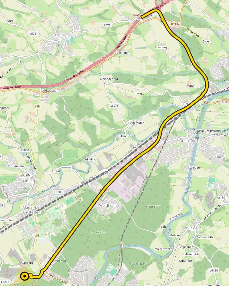 Übersichtskarte: Von der Autobahnabfahrt Amstetten-West führt die gelb eingezeichnete Strecke über vier Kreisverkehre nach Südwesten bis zum Gelände in Mauer bei Amstetten, rund acht Kilometer.
