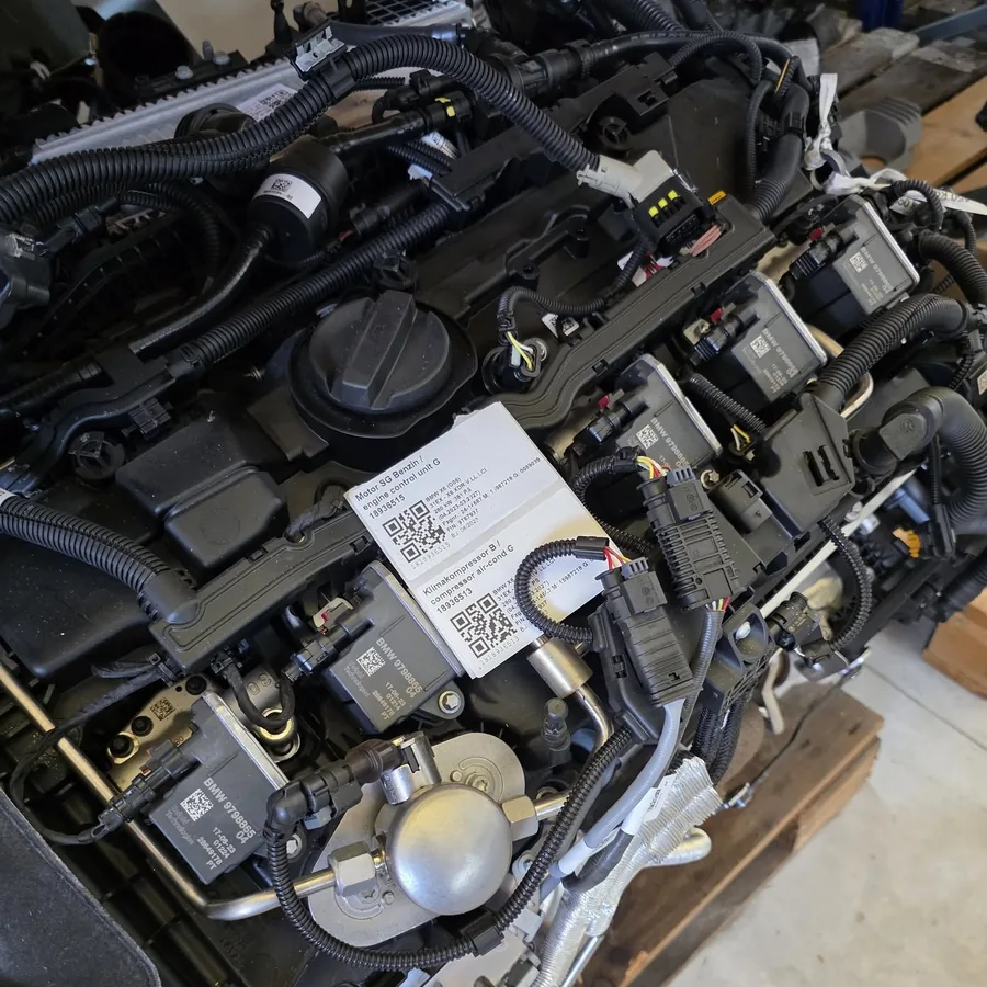 BMW-Motor mit Teilenummer im Lager
